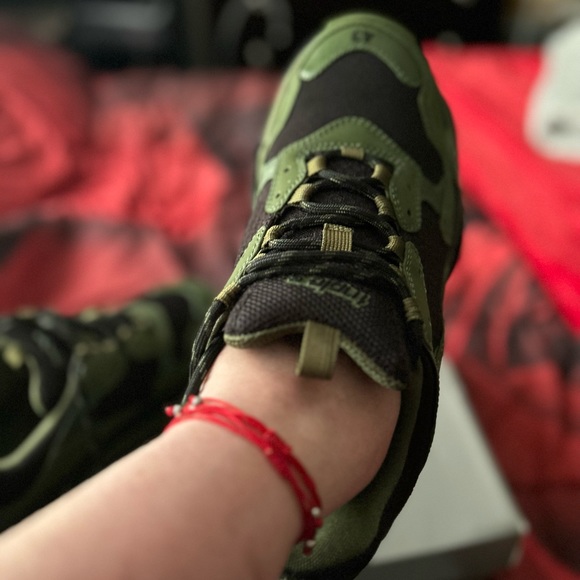 Men Size 10 Balenciaga Triple S Sneakers Black/Kaki.  Only worn twice. - Picture 5 of 7